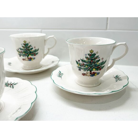 Set of 4 Vintage Nikko Happy Holidays Porcelain China Cups/Saucers - Picture 3 of 7